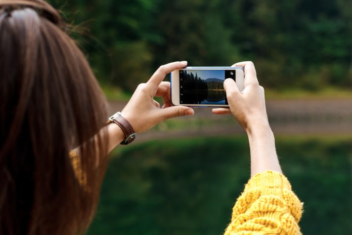 Les meilleurs téléphones avec appareil photo « Viser et photographier » pour vos prochaines vacances